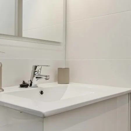 Flateli Roger Apartment *